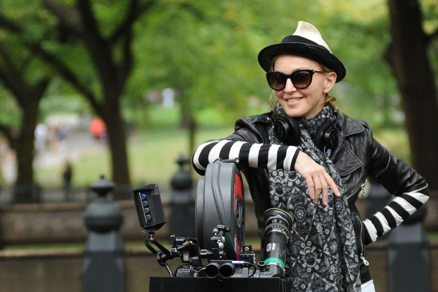 Мадонна заједно са сценаристима и режисером биографије о сопственом животу