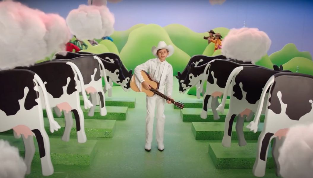Mason Ramsey låner sin stemme til en sang om 'Cow Farts' til nyt Burger King-initiativ