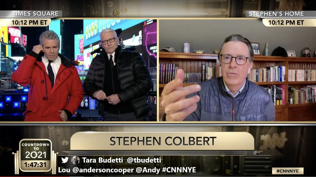 Stephen Colbert Menawarkan Kata-Kata yang Menyemangati Kepada Anderson Cooper Dan Dunia Pada Malam Tahun Baru