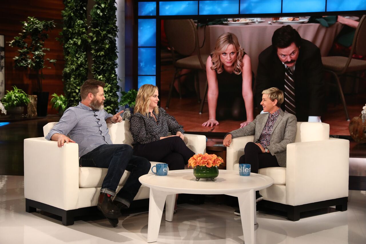 Amy Poehler y Nick Offerman se burlan del reinicio de 'Parks and Recreation' en 'Ellen'