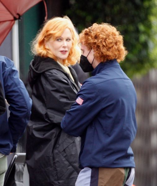 Nicole Kidman vänder sig till Lucille Ball i första foton från 'Being the Ricardos' Set