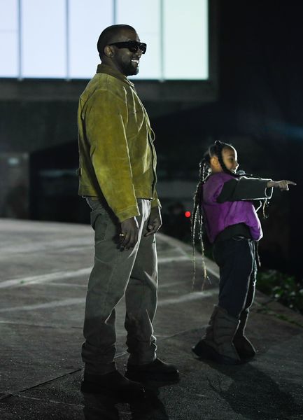 North West Raps Počas módnej prehliadky Kanye West Yeezy v Paríži reaguje spoločnosť ZaZa