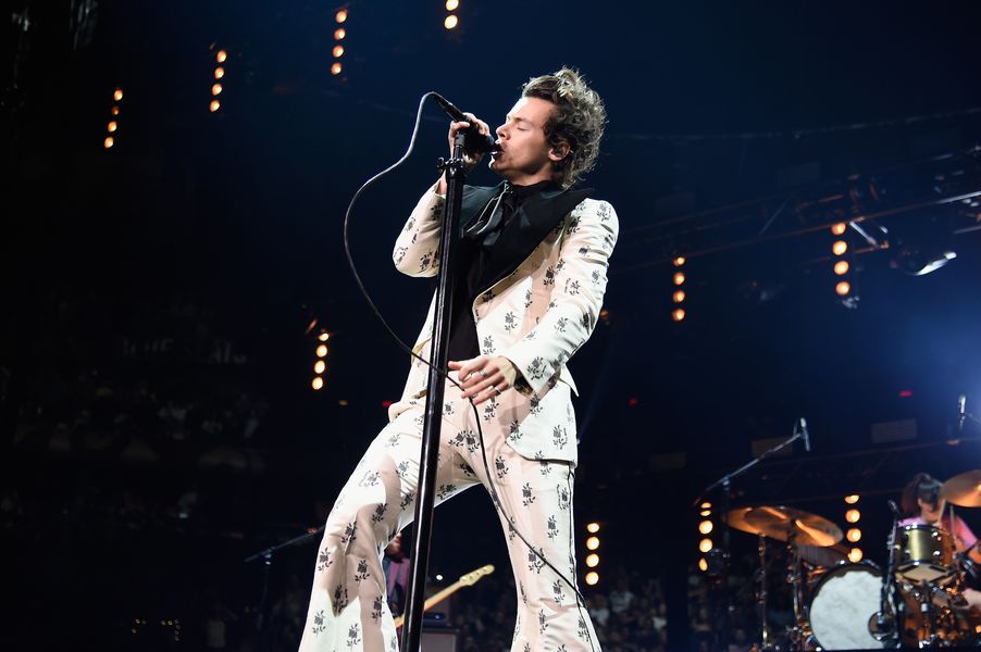 Harry Styles esittelee 'Kirsikka', 'Ole niin yksinäinen' Intimate NPR Tiny Desk -konsertin aikana