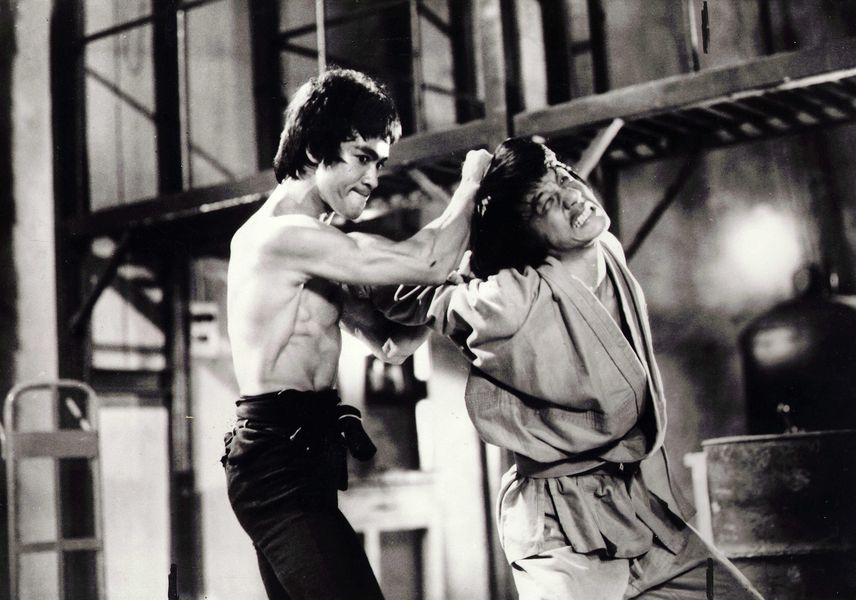 Jackie Chan relembra o trabalho com Bruce Lee: 'Eu só queria que ele me segurasse o máximo possível'