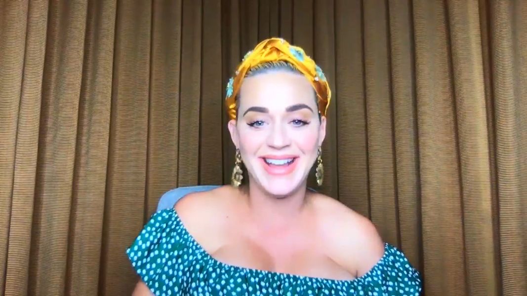 Katy Perry hovorí, že prinesie dve deti: jej nový album „Smile“ a jej dcéra