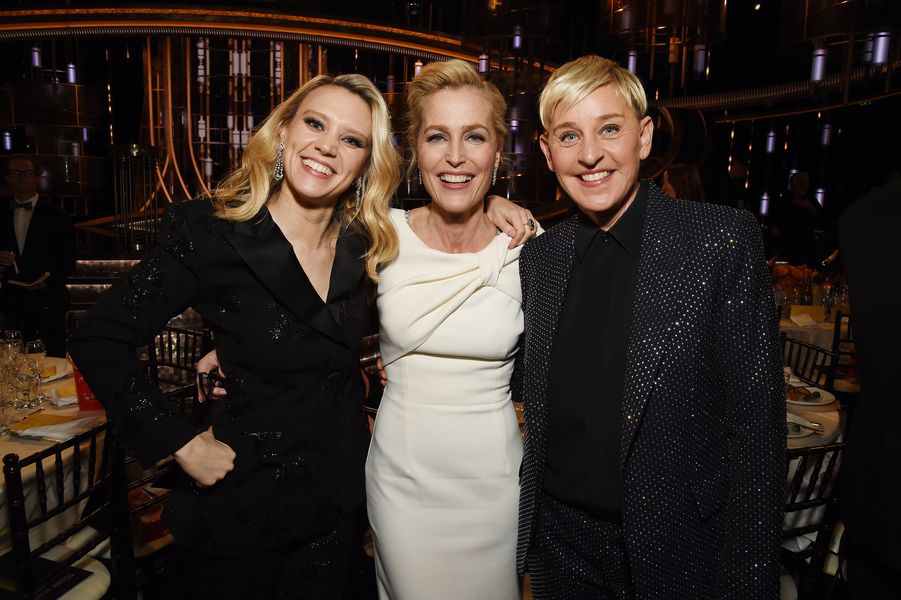 Kate McKinnon fica emocionada durante o discurso de homenagem ao Globo de Ouro para Ellen DeGeneres