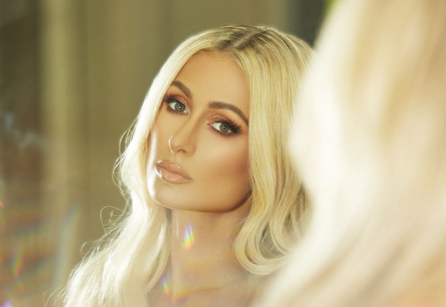 Paris Hilton odhaľuje trápnu pravdu o jej fotografii s Britney Spears a Lindsay Lohan