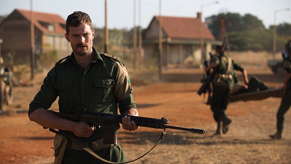 Smugkig på Jamie Dornan i Netflix-krigsfilm 'The Siege Of Jadotville'