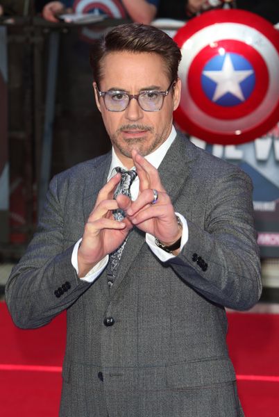 Robert Downey Jr. avslører at moren hans var 'forferdet' om sin Blackface-rolle i 'Tropic Thunder'
