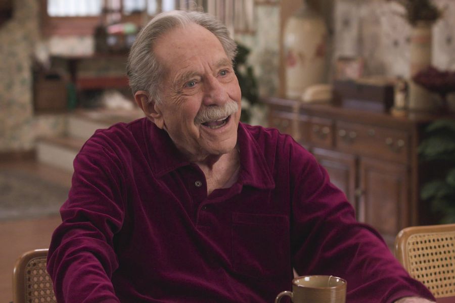 'Los Goldberg' rinden homenaje al fallecido George Segal en su último episodio
