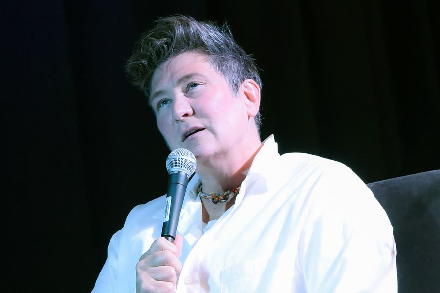 k.d. Lang Talks se cítí ‚vyčerpaný 'ikonou lesbičky
