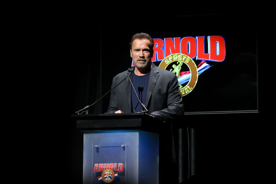 Arnold Schwarzenegger deli videoposnetek, kako je prejel cepivo COVID-19: 'Pridite z mano, če želite živeti'