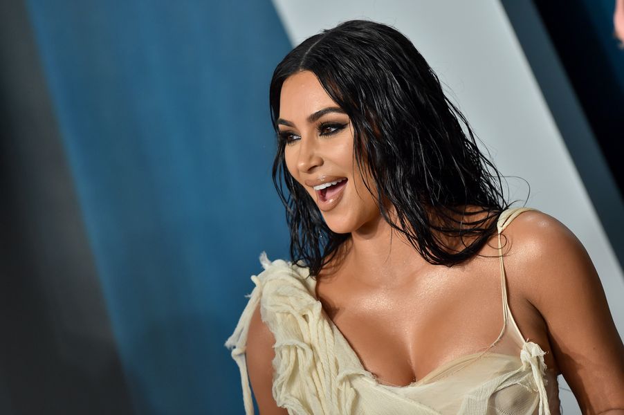Kim Kardashian reagerer på fans ved hjælp af foto af hende, der sover med åben mund som deres profilbillede