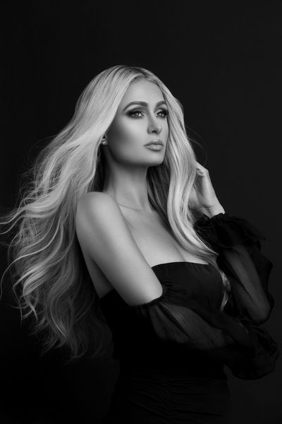 Paris Hilton compartilha o vídeo Behing The Scenes de sua sessão de fotos da campanha da Lanvin
