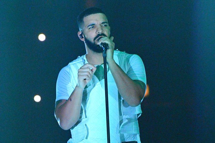 Kontrovers bryder ud efter raske videooverflader af Drake Kissing, Fondling Underage Girl Onstage