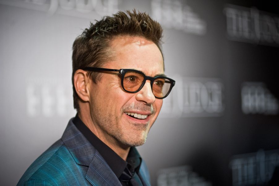 Robert Downey Jr. Menyambut Tom Hiddleston Di Instagram Dengan Sedikit Warna Ramah