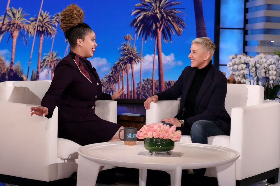Ellen DeGeneres sa stretáva s inšpiratívnou agentkou na letisku, ktorá utešovala cestujúcich po smrti Kobeho Bryanta