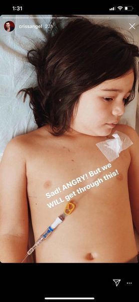 Criss Angel barberer den 5-årige søn Johnnys hoved efter kræfttilbagefald
