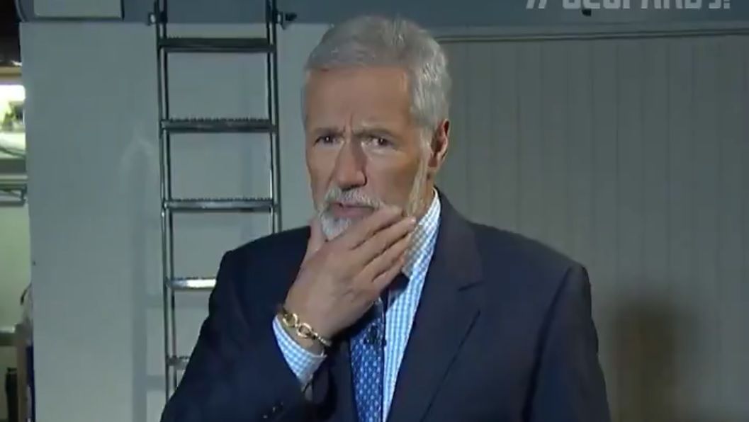 'Jeopardy' deixa o destino da barba de Alex Trebek para os fãs no Twitter, Stephen Colbert desafia o host para uma barba