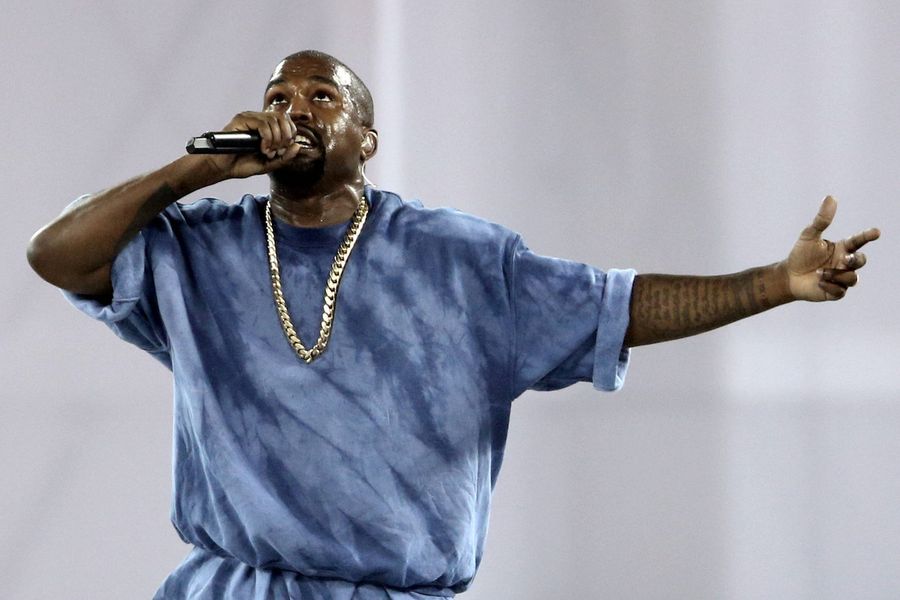 Kanye West troller alle med 'Whoop Diddy Scoop' sang og internettet går vildt