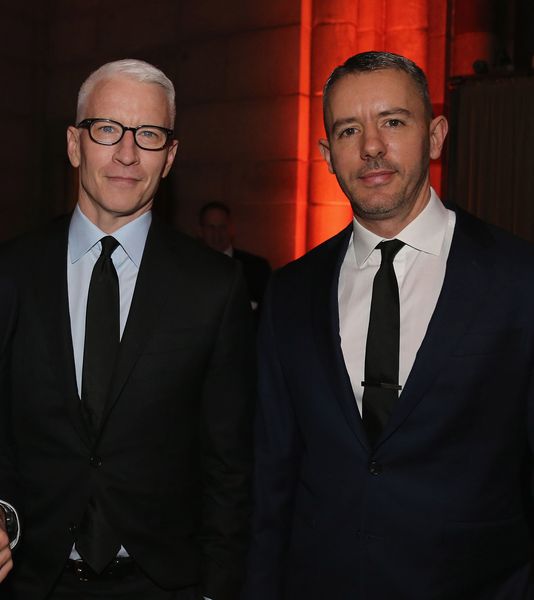 Anderson Cooper sa predtým, ako sa stal otcom, nedostal späť s bývalým Benjaminom Maisanim