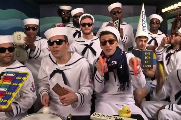 The Lonely Island udfører 'I'm On A Boat' med Jimmy Fallon, The Roots And Classroom Instruments på 'Tonight Show'