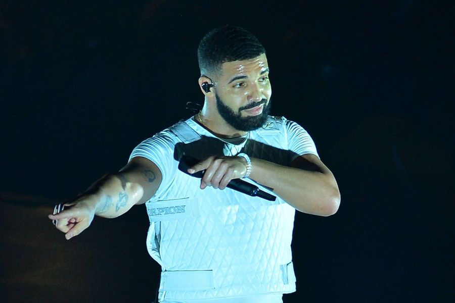 Drake reaguje na vypískanie z pódia „zápletkou“