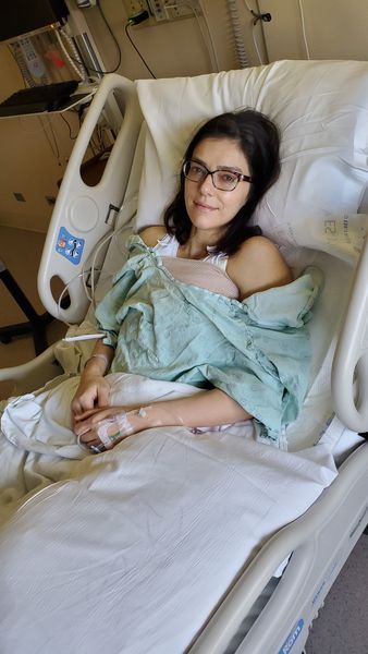 Adrianne Curry po úspešnom odstránení prsného implantátu vyhlasuje, že je teraz „100% prírodná“