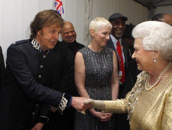 Ringo Starr s'uneix a Paul McCartney per alguns clàssics dels Beatles a l'últim programa de gira