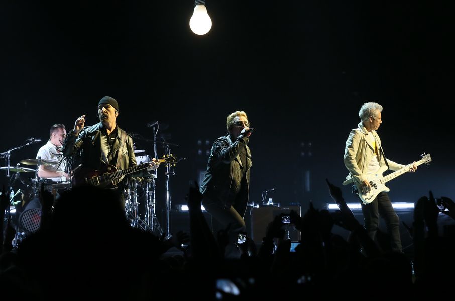 Eddie Vedder, Mumford ja pojat liittyivät U2: een lavalla Seattlessa