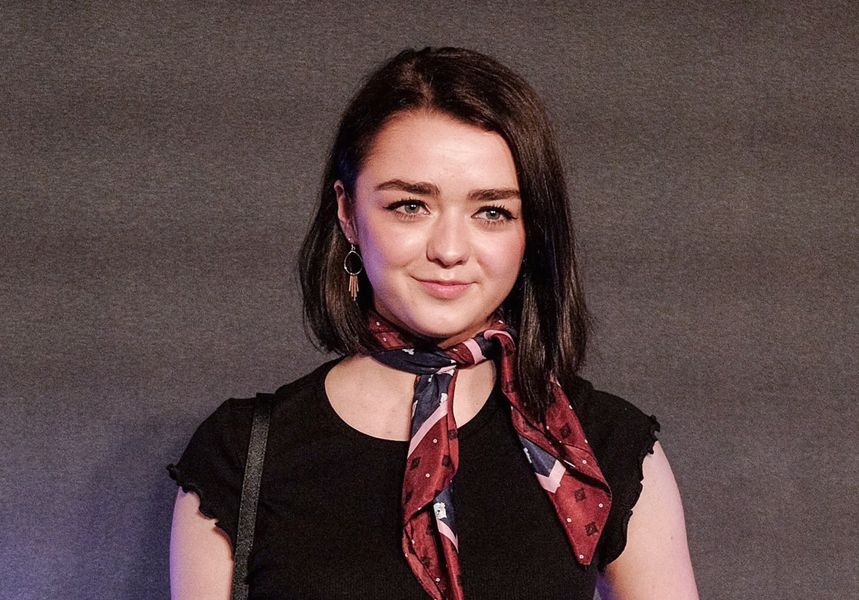 Fotografije Maisie Williams v toplesu se zavijejo na Redditu; Rep za 'Game of Thrones' Star Adresses Hack