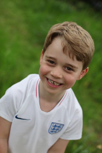 Nye fotos frigivet til prins Georges 6-årsdag, Prins Harry og Meghan Markle Post yndig besked