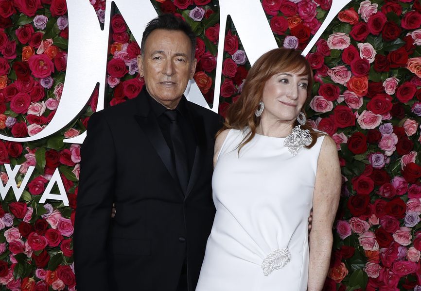 Bruce Springsteen och fru Patti Scialfa avbryter Soundcheck för en långsam dans