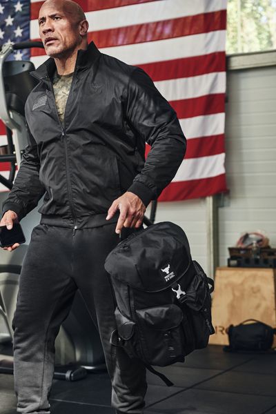 Dwayne 'The Rock' Johnson debuterer anden kollab med under rustning for at ære militære veteraner