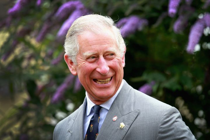 Meghan Markle potvrdzuje, že princ Charles ju bude kráčať uličkou na kráľovskej svadbe