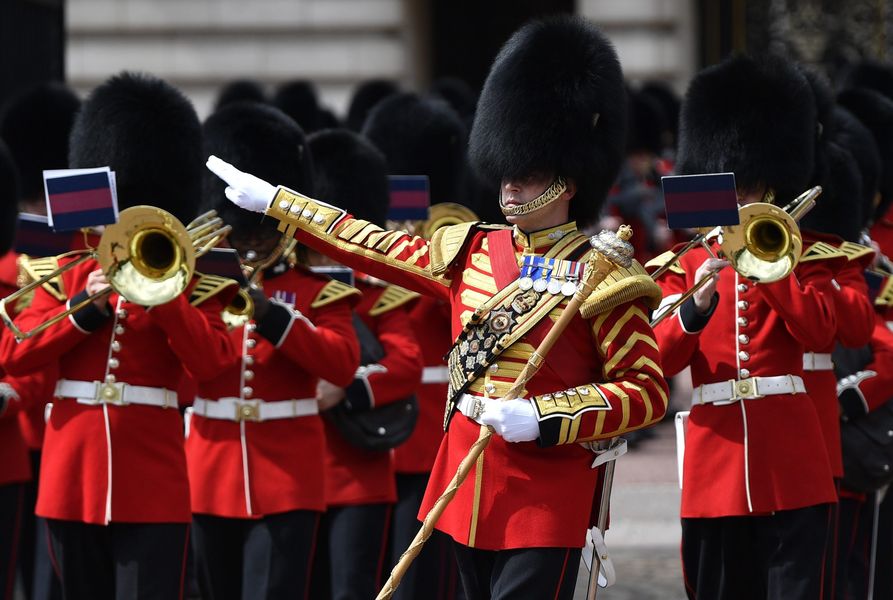 Buckinghamský palác odkladá obrad gardy až do odvolania uprostred chaosu koronavírusov