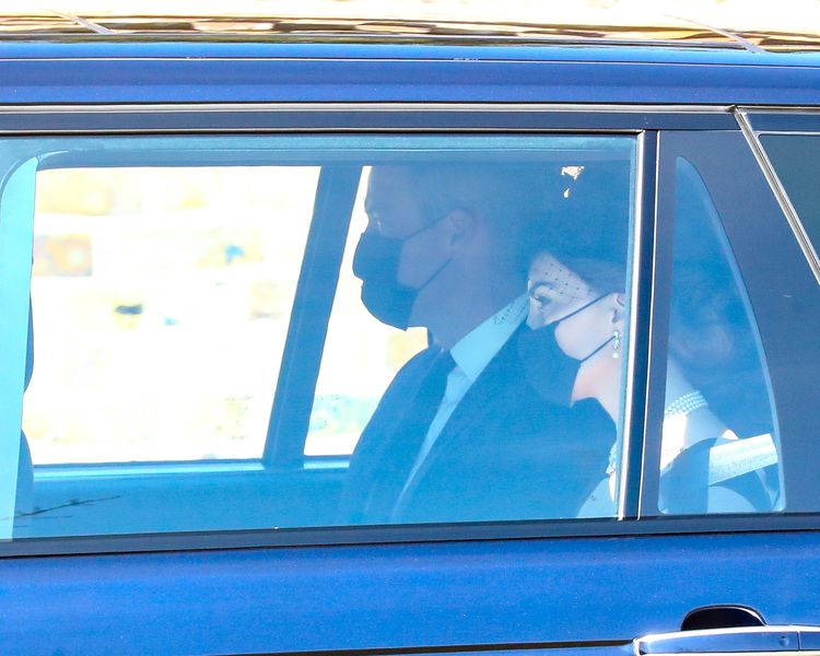 Catherine, duchesse de Cambridge et le prince William, duc de Cambridge arrivent au château de Windsor le 17 avril 2021 à Londres, en Angleterre. Le duc d