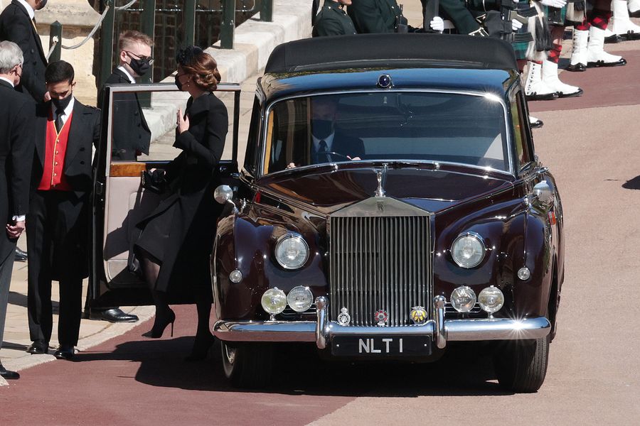 WINDSOR, ANGLETERRE - 17 avril: Catherine, duchesse de Cambridge arrive pour les funérailles du prince Philip, duc d