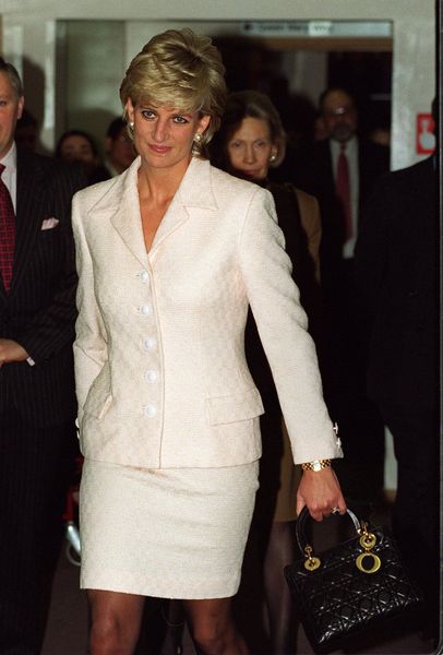 Prinsesse Dianas bror ærer hende på 23-årsdagen for hendes død
