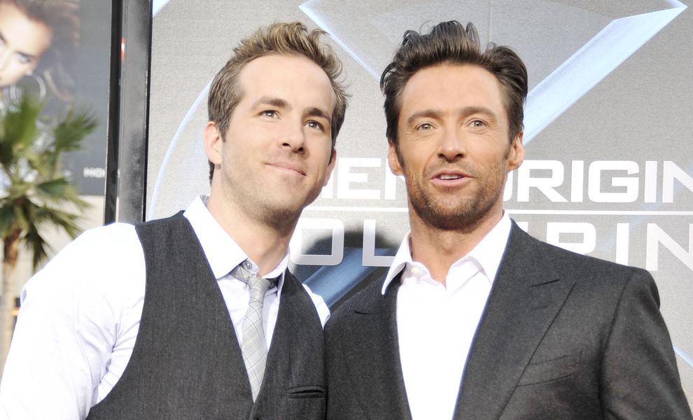Hugh Jackman zdieľa obrázok bojujúcich koláčov „Deadpool“ a „Wolverine“, zatiaľ čo sa popichuje u Ryana Reynoldsa
