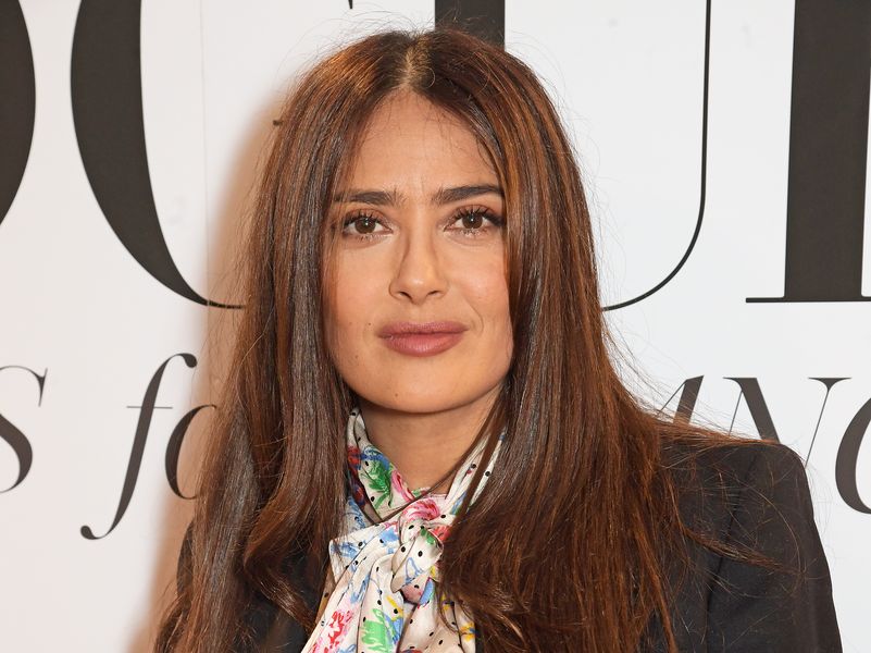 Salma Hayek indrømmer, at hun 'begyndte at søge', inden hun filmede nøgen scene i 'Desperado' med Antonio Banderas