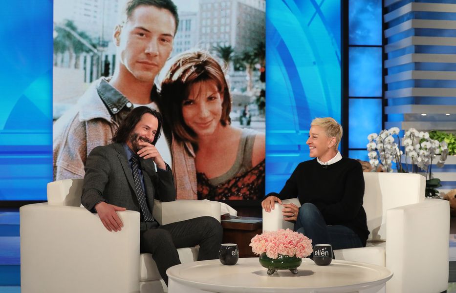 Ellen ukazuje Keanu Reevesovej, aká by bola „rýchlosť“, keby hrala namiesto Sandry Bullockovej