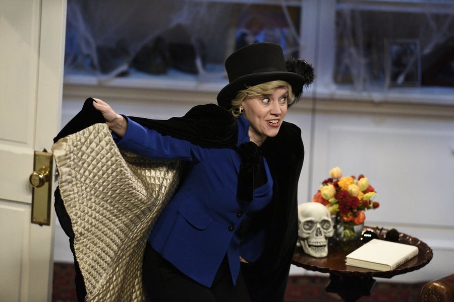 Biden de Jim Carrey recebe um susto de Halloween com Hillary Clinton de Kate McKinnon em 'SNL' Cold Open