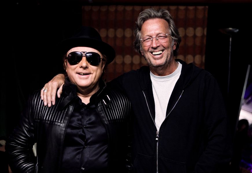 Eric Clapton a Van Morrison vydávajú kontroverznú protiblokovaciu pieseň Stand and Deliver