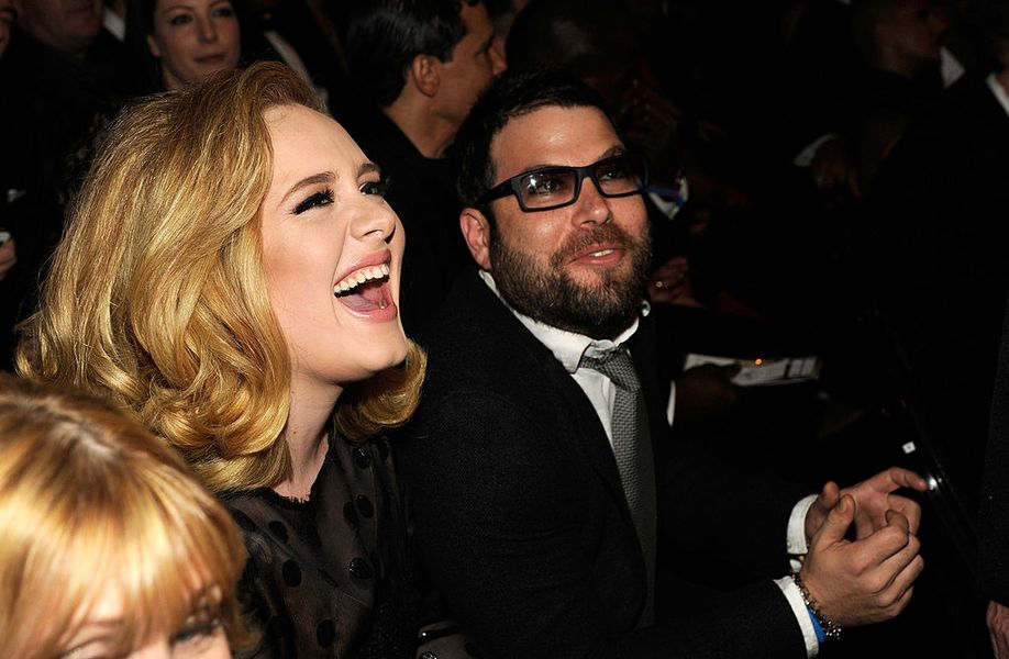 Adele je oficiálne rozvedená od Simona Koneckého po podpísaní sudcu na základe jeho dohody