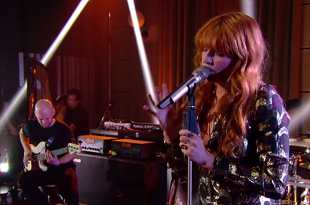 SE: Florence And The Machine dækker Justin Biebers 'Hvor er du nu?'
