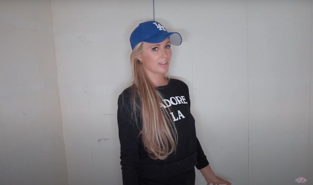 Paris Hilton comparteix la gira del seu renovat ‘Slivington Manor’ a Los Angeles