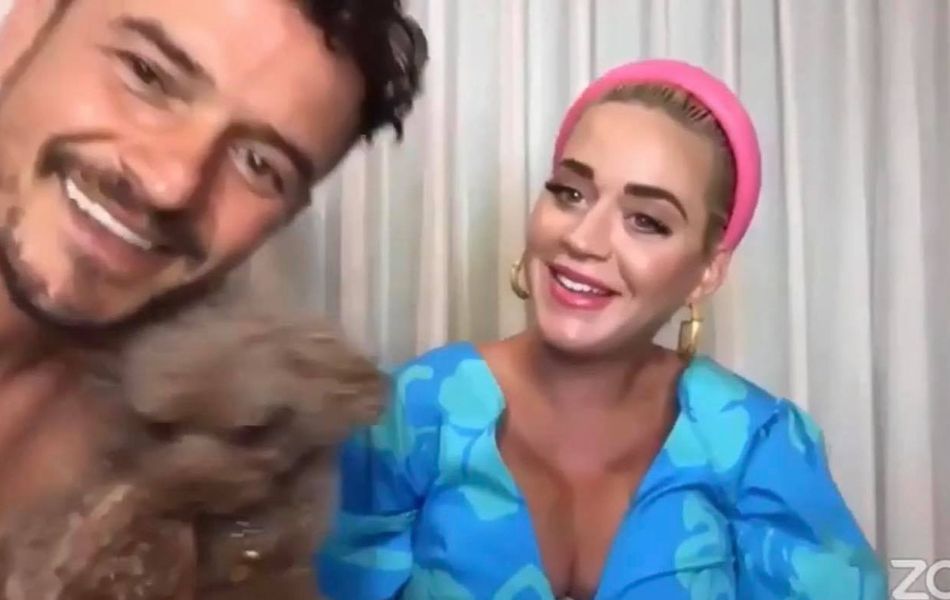 Orlando Bloom faz uma aparição sem camisa no vídeo de transmissão ao vivo de Katy Perry