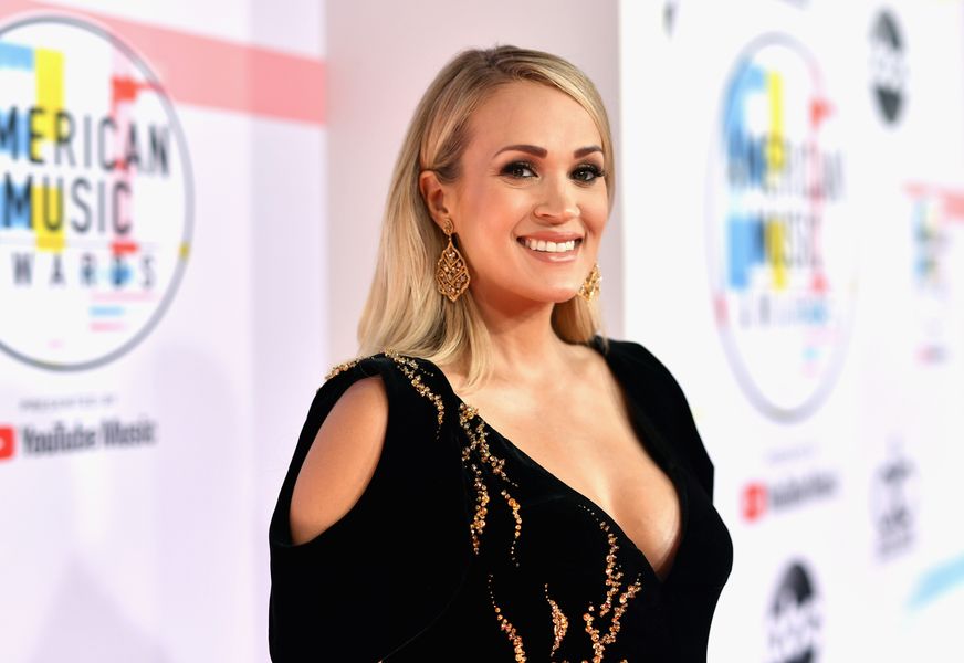 Carrie Underwood reagál a Sports Illustrated Producerre, aki lecsapta NFL pályáját