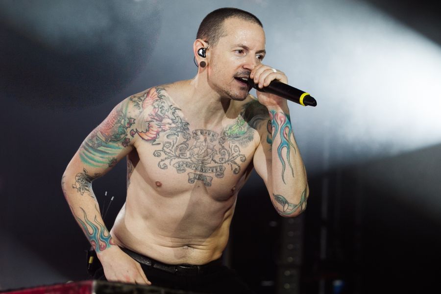 Певецът на Linkin Park Честър Бенингтън се самоубива на 41-годишна възраст